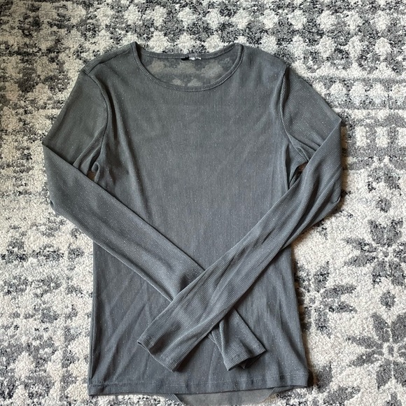 Silvery mesh top - Picture 1 of 2